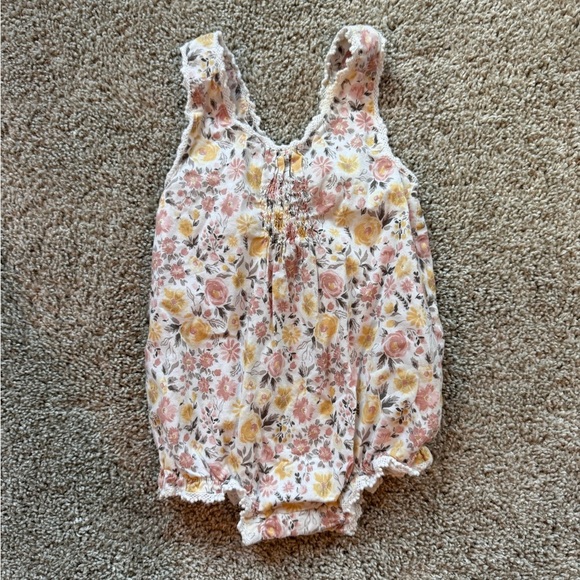 Dylan & Abby Baby Girl Floral Ruffle Romper boho vintage- Size 6-9 Months - Picture 2 of 7